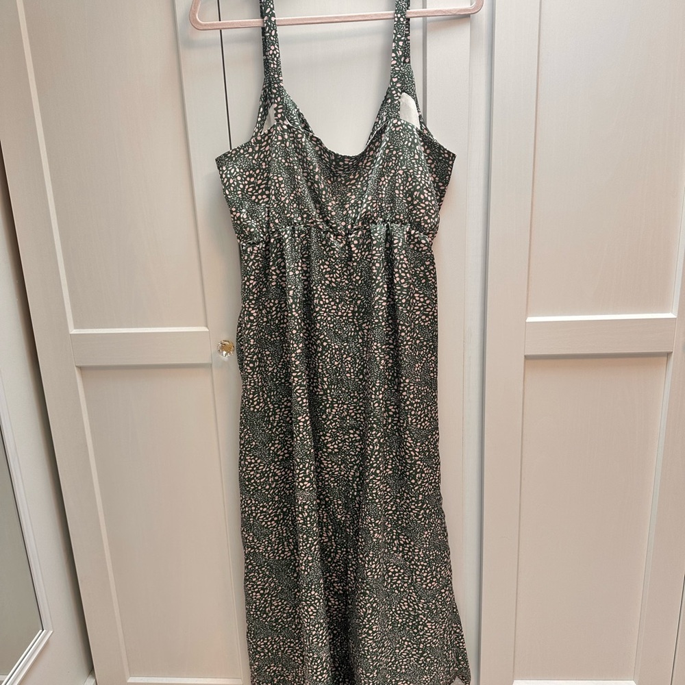 Satin maxi dress side slit, slip dress. Green and pink print surplice top - Picture 5 of 9